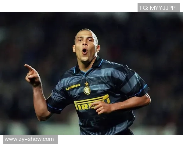 全球足球粉丝最多的球星是谁 他背后引发的热潮与影响力解析