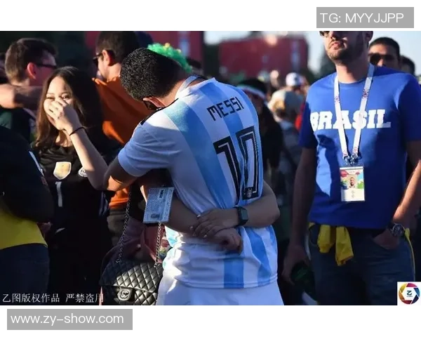 足球巨星与女友甜蜜生活揭秘 球场内外的爱与挑战