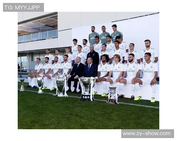 足球巨星齐聚一堂精彩合影海报展现球场荣耀与激情